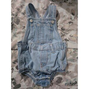 Baby Overalls 6-12 months Old Navy Denim Romper the cutest! Unisexed snap close
